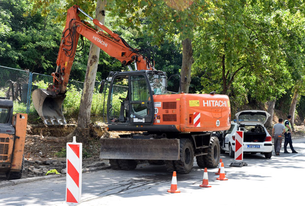 НЕСРЕЋА НА ЗВЕЗДАРИ: Машина прегазила радника