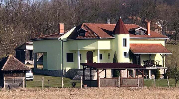 ХУМАНОСТ ОФИЦИРА ИЗ СРБИЈЕ: Грцима уступа кућу у Мионици