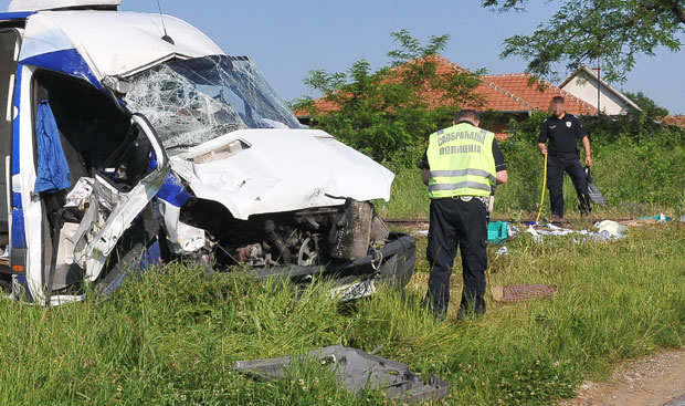 НЕСРЕЋА НА ИБАРСКОЈ МАГИСТРАЛИ: Комби слетео са пута, возач погинуо 
