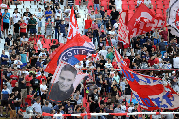 УЕФА НЕ ПРАШТА: Покренут поступак против Звезде због понашања навијача!