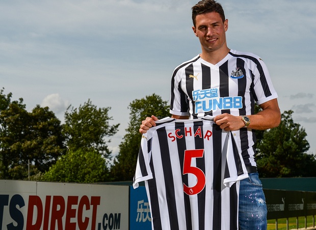 ШВАЈЦАРАЦ СТИГАО КОД МИТРОВИЋА: Шар потписао трогодишњи уговор са Њукаслом