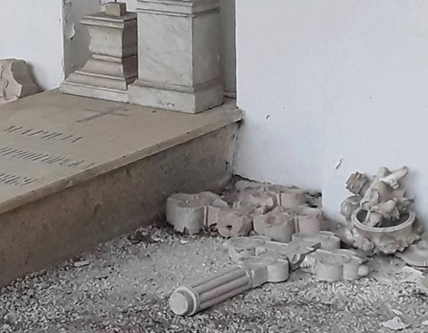 Поднета пријава због штете на гробовима Петровића (ФОТО)