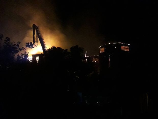 КРАЈ ДРАМЕ У НИШКОЈ БАЊИ: Угашен пожар у хотелу Партизан (ФОТО/ВИДЕО)