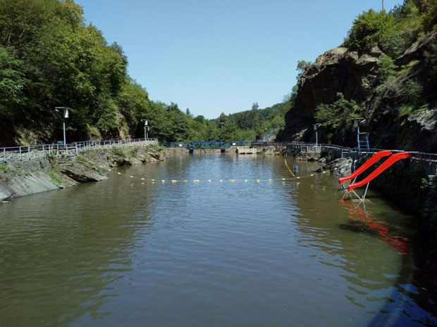 ЛЕПОТЕ ВУЧЈАНКЕ: Летња атракција покрај Лесковца