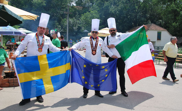 У ЈАСЕНОВУ ОДРЖАНА ЧЕТВРТА ГУЛАШИЈАДА: Гулаш са душом (ФОТО)