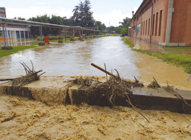 ВАНРЕДНА СИТУАЦИЈА У ПЕТ СЕЛА: Невреме у Ваљеву и околину нанело велику штету