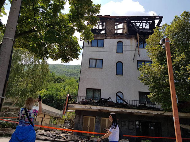 ХОТЕЛ ПАРТИЗАН ИЗГОРЕО, ПОЈАВИЛЕ СЕ СПЕКУЛАЦИЈЕ: Пожар подметнула лицитација?