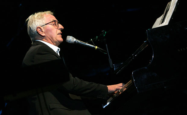 ТУГА У РЕГИОНУ: Познати остављају потресне поруке због Оливерове смрти
(ФОТО)