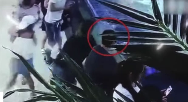 Усред тржног центра ајкула искочила из акваријума и напала дете (ВИДЕО)