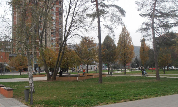 Целом комшилуку платио комуналије