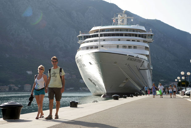 СА БРОДА У ОБИЛАЗАК: Крузинг туризам у Бару све атрактивнији