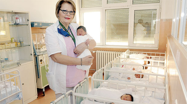 ЕВРИ ЗА СВЕ РОЂЕНЕ БЕБЕ: Влада Црне Горе и надлежни У Плужинама одлучили да зауставе пад наталитета