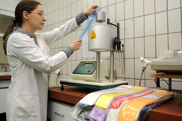 ОД НАЧЕЛНЕ ПОДРШКЕ ДО НЕГОДАВАЊА: По угледу на свет у већини новосадских трговина коначно почела наплата пластичних кеса