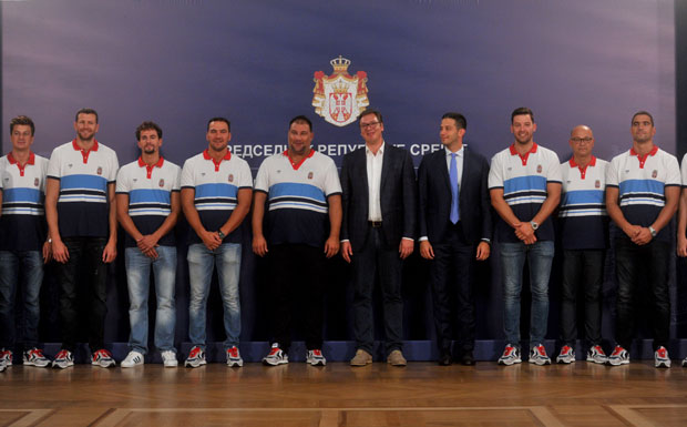 НАГРАДА ЕВРОПСКИМ ШАМПИОНИМА: Савићу и златним ватерполистима Влада Србије доделила по 20.000 евра