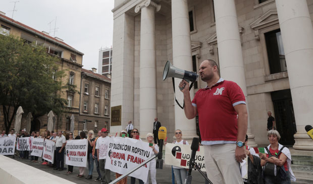 МРВИЦЕ ЗА БЛОКИРАНЕ: Настављају се муке презадужених