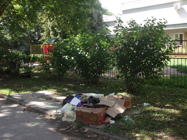 Направили дивљу депонију да не би носили смеће 150 метара даље