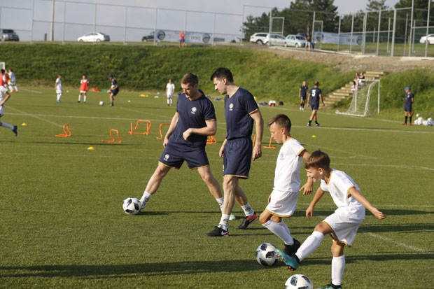 Глумци Виктор Савић и Александар Радојичић гости на кампу Дејана Станковића