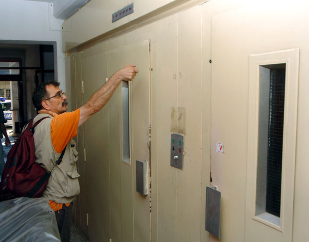 Тражи се преглед за 6.183 лифта!