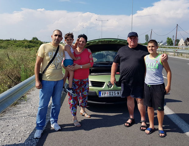 ДРУГ НА ДРУМУ: Српској породици се покварио ауто у Грчкој, Палма им помогао