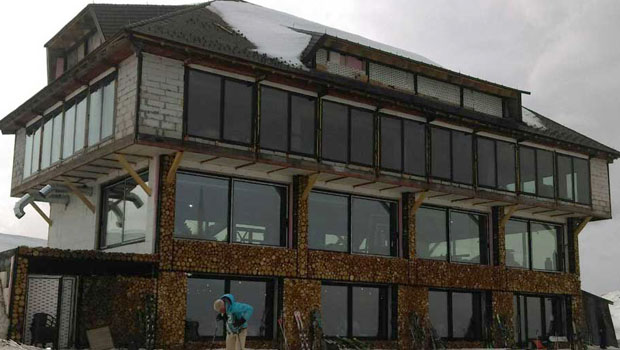 РУШЕ РУГЛО НА ПАНЧИЋУ: Донета одлука о уклањању нелегалног објекта од 1.000 квадрата