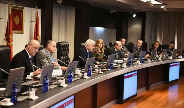 ЦГ: Без посла 4.637 људи