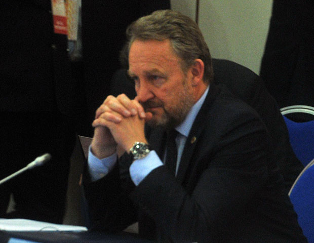 Изетбеговић: Србија и Хрватска се хвале авионима, а кажу ја спремам рат