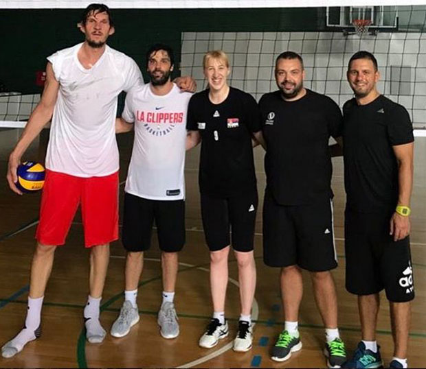 ТЕОДОСИЋ У СТИЛУ МАЈЕ ОГЊЕНОВИЋ: Милош диже, Бранкица смечује, Марјановић блокира - поен за Србију (ВИДЕО)