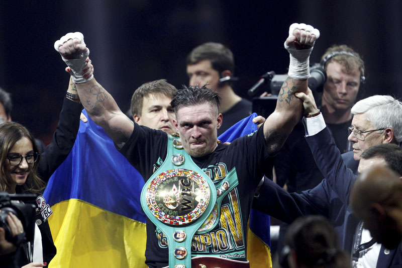 ШАМПИОН НЕЋЕ У ХЕРОЈЕ: Спортска лекција политичарима у Украјини боксера Усика