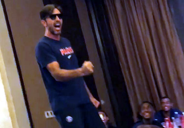 КАД ЂИЂИ ЗАПЕВА: Буфон без имало блама испоштовао изазов за новајлије у ПСЖ! (ВИДЕО)