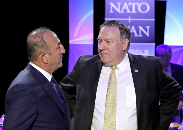 Помпео и Чавушоглу разговарали о проблемима две државе