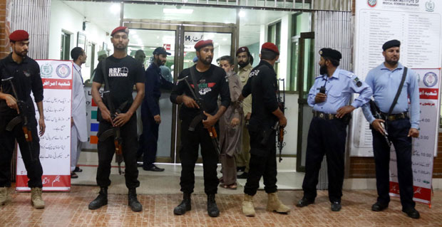 Пакистан: 12 школа нападнуто бомбама и запаљено