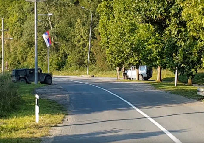 ДРАМА НА КОСОВУ: КФОР  смањио присуство на прилазу хидроелектрани Газиводе (ВИДЕО)