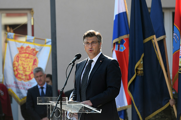 Прелет ловаца Ф16 и хеликоптера, без уочљивих усташких симбола; Пленковић: Пуповац је позван, Хрватска штити права Срба(ВИДЕО)