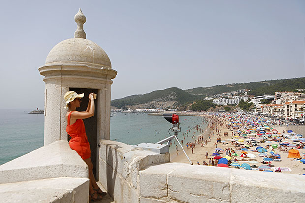 ПАКЛЕНЕ ВРУЋИНЕ У ЕВРОПИ: У Лисабону нови температурни рекорд - 44 степена  (ФОТО)