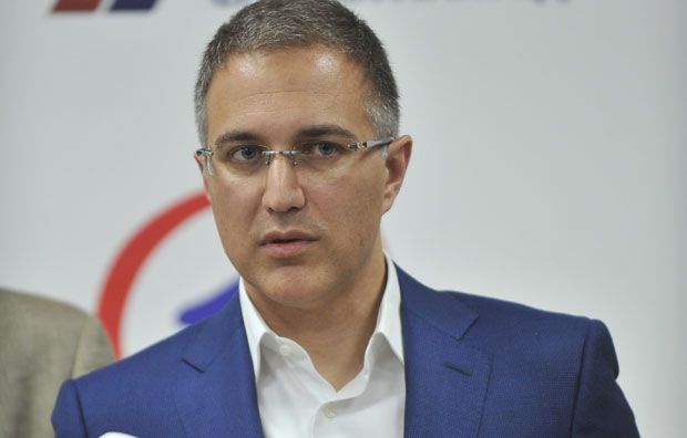 Стефановић: Вучић крив што штити свој народ