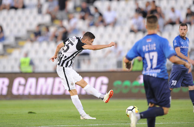 Пантић: Не знам шта се дешава, лопта неће у гол...