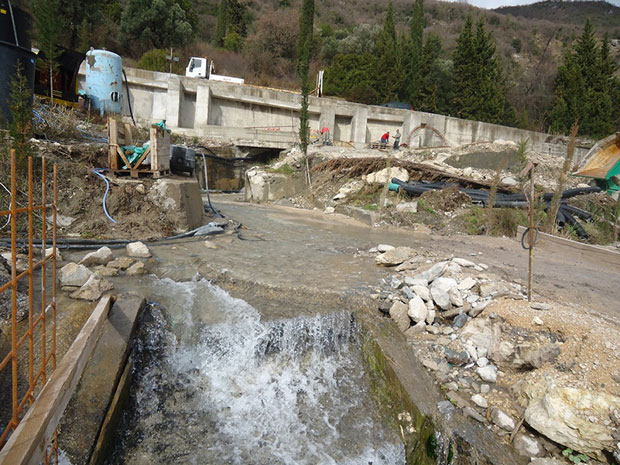 Заустављају клизиште у Мојдежу