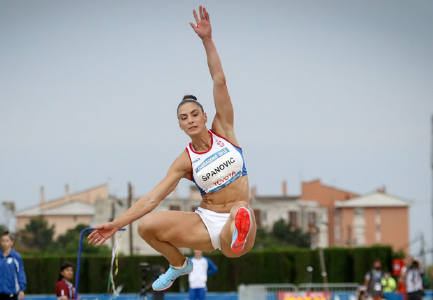 Док Шпановићева скаче, Хајке ће равнати песак