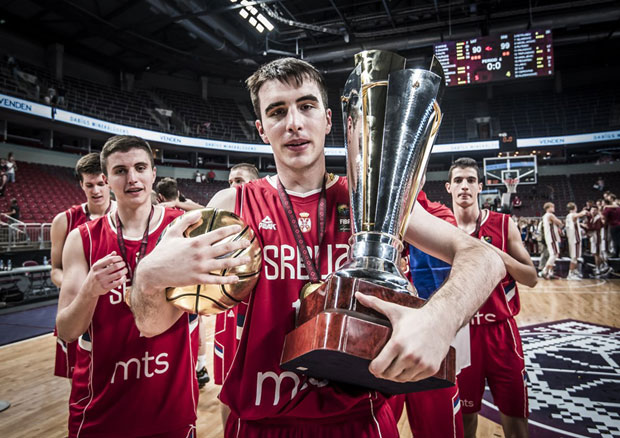 ПЕЦАРСКИ ЈУНИОР ПОНОВО ЗЛАТАН СА СРБИЈОМ: Марко прескочио Мича