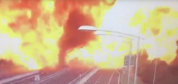 ТРЕНУТАК СТРАХОВИТЕ ЕКСПЛОЗИЈЕ: Полиција објавила снимак ужаса у Болоњи (ВИДЕО)