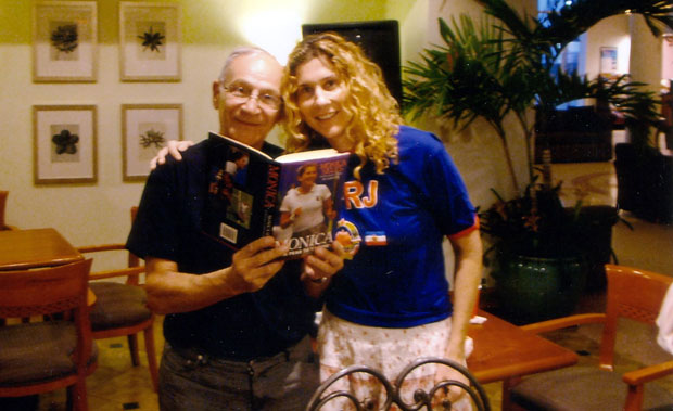 НЕСУЂЕНА ЖЕНА ПРЕСЕДНИКА САД: Доналд Трамп облетао око Монике Селеш