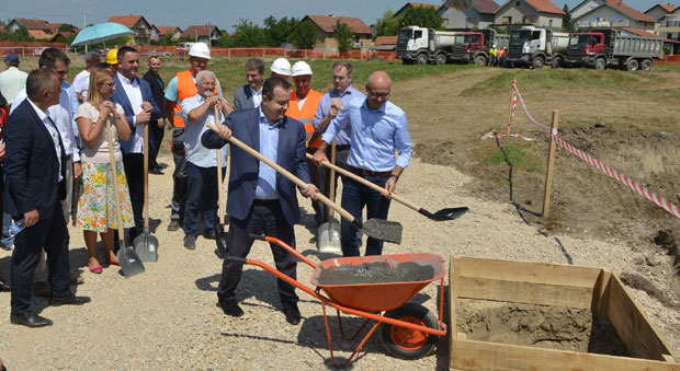 ИЗГРАДЊА СТАНОВА У ВЕТЕРНИКУ: Србија ускоро без избеглих и расељених