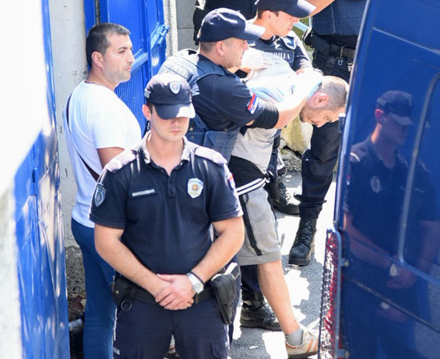 Службеници хрватске амбасаде посетили навијаче Торциде у затвору