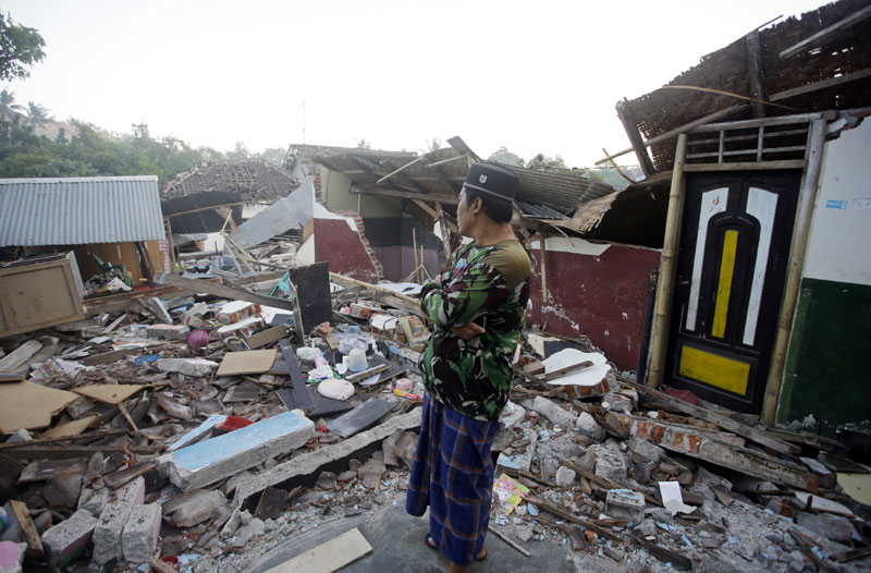 Нови снажни потрес погодио Ломбок, срушило се више зграда