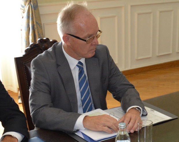 Директор Канцеларије за КиМ и Брату разговарали о унапређењу људских права Срба у јужној српској покрајини