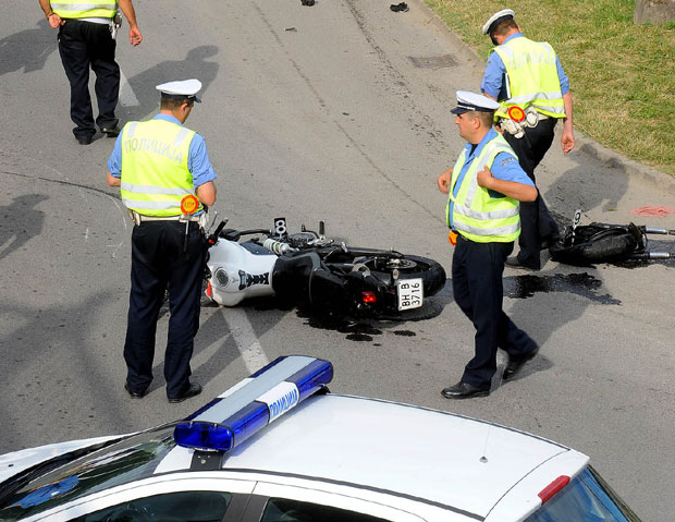 УДЕС НА СЛАВИЈИ: Повређен мотоциклиста
