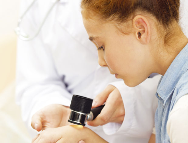 Ситни пликови на кожи знак су инфекције