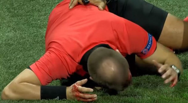 ХОРОР СЦЕНА У ГРАЦУ: Судији флашом разбили главу, шикљала крв на све стране (ВИДЕО)