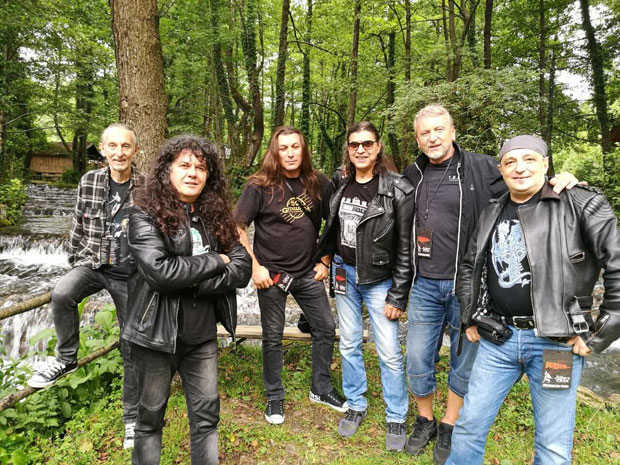 Кербер и Влада Џет на Тргу неолита