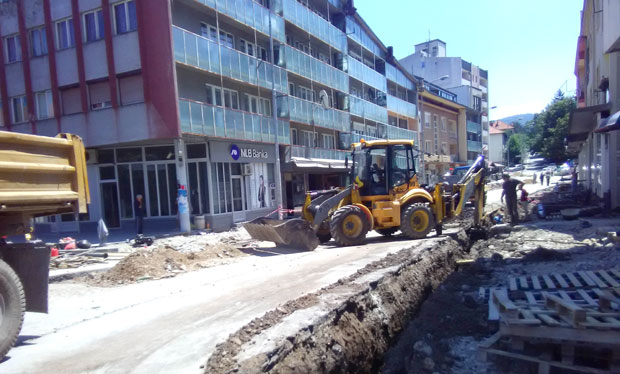 РЕКОНСТРУКЦИЈА ГЛАВНЕ УЛИЦЕ У ПЉЕВЉИМА: Продужен рок у Краља Петра